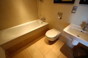 Properties for rent in LS10 Mackenzie House Leeds bathroom