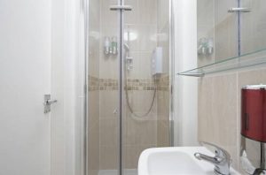 Apartment for rent in LS1: Victoria House Leeds washroom