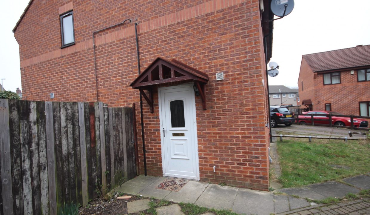Property for rent in LS9 Wepener Place Leeds exterior