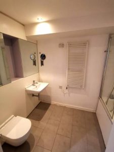 Apartment to rent in LS9: Flat 9 Saxton Leeds toilet