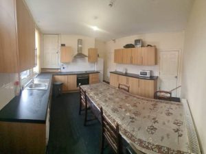 Property for rent in LS11 Burlington Palace Leeds kitchen