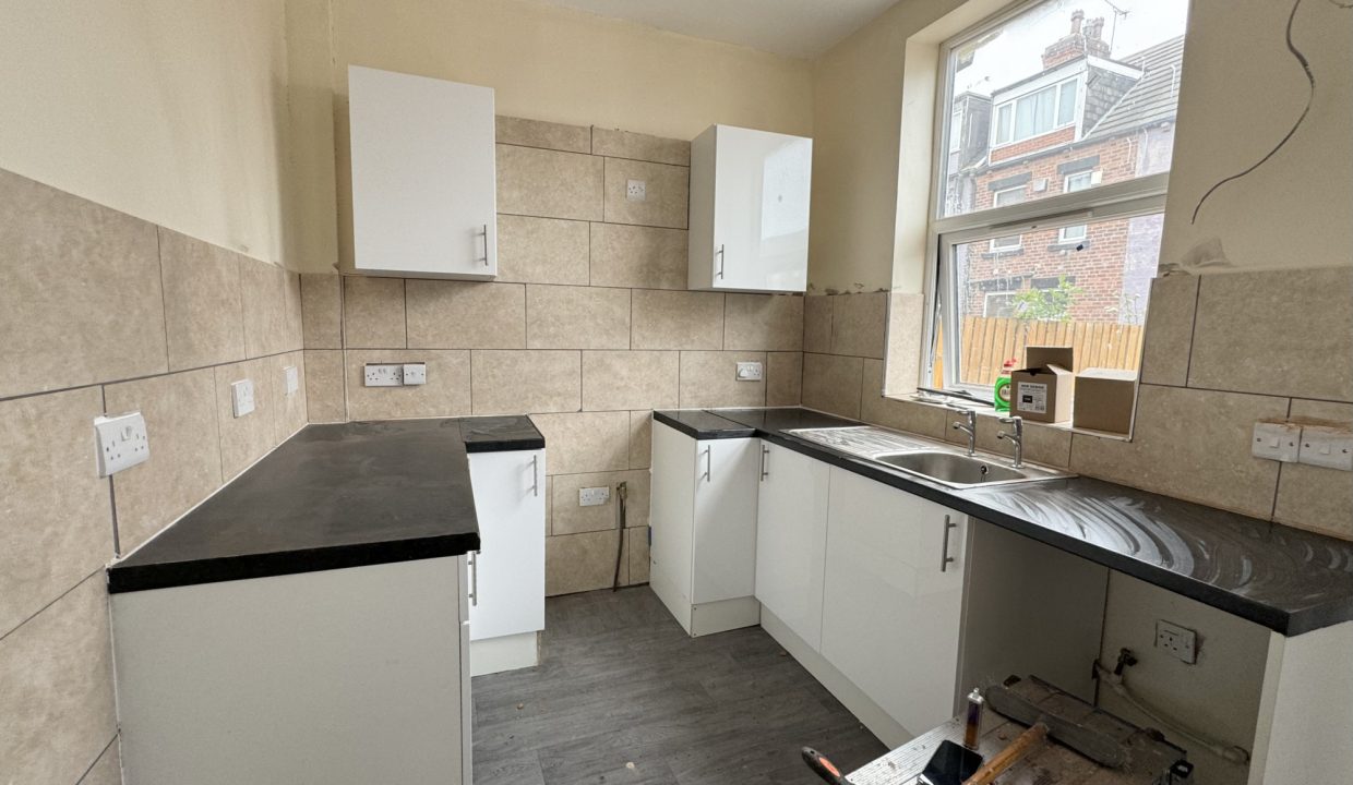Dawlish-Avenue-Leeds-LS9-1