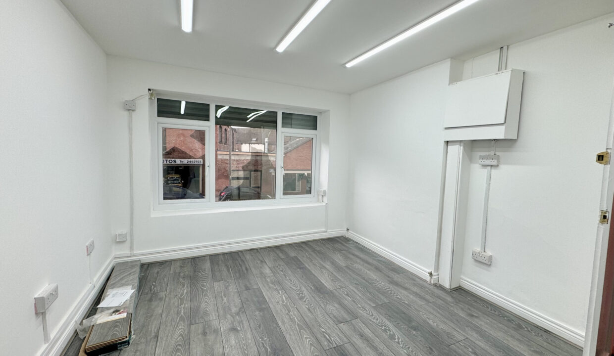Harehills-Road-Leeds-LS8-1