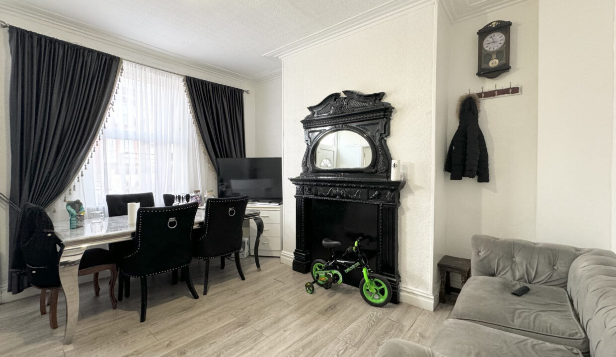 Bayswater-Mount-Leeds-LS8-1