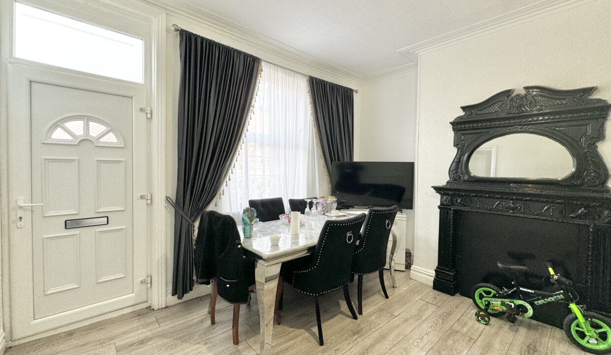 Bayswater-Mount-Leeds-LS8-2
