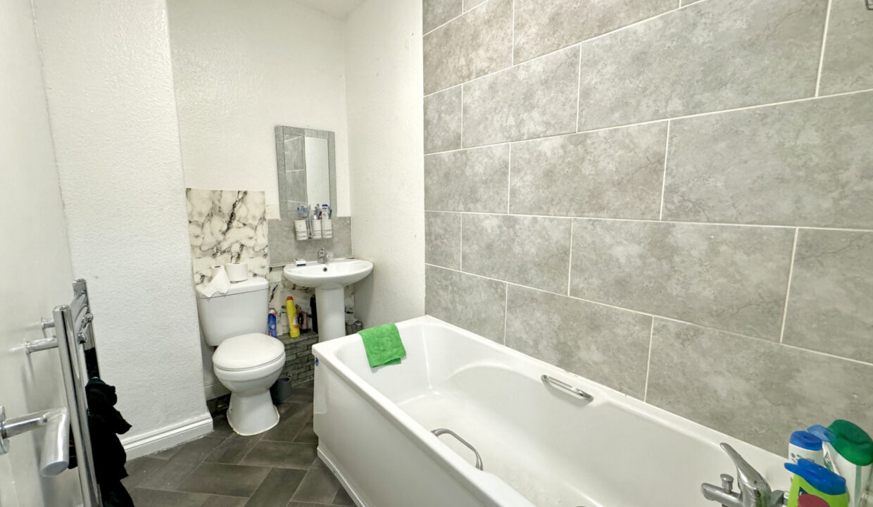 Bayswater-Mount-Leeds-LS8-4