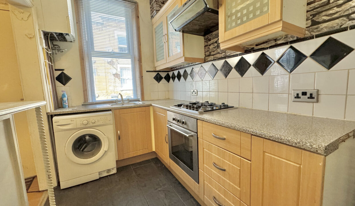 Clark-Avenue-Leeds-LS9-4