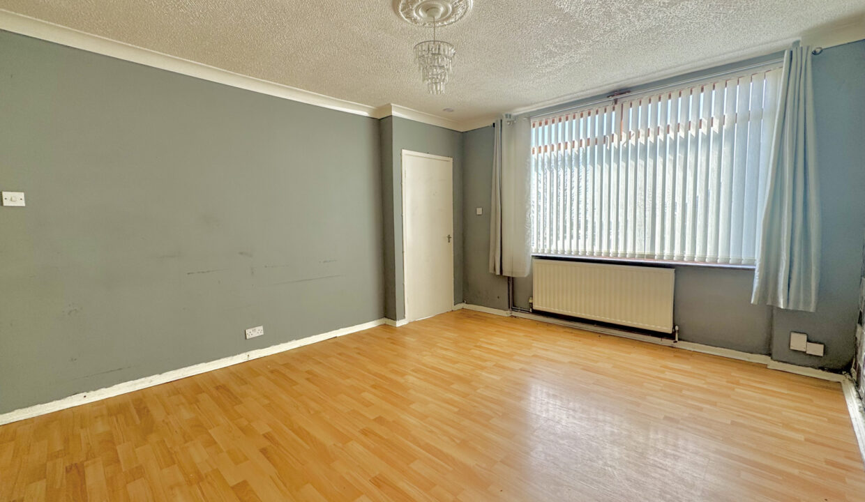 Manor-Farm-Gardens-Leeds-LS10-3