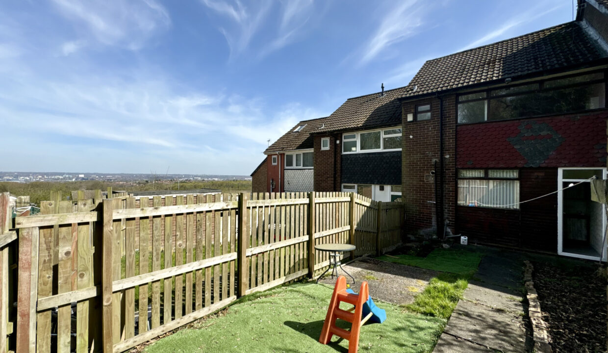 Manor-Farm-Gardens-Leeds-LS10-8