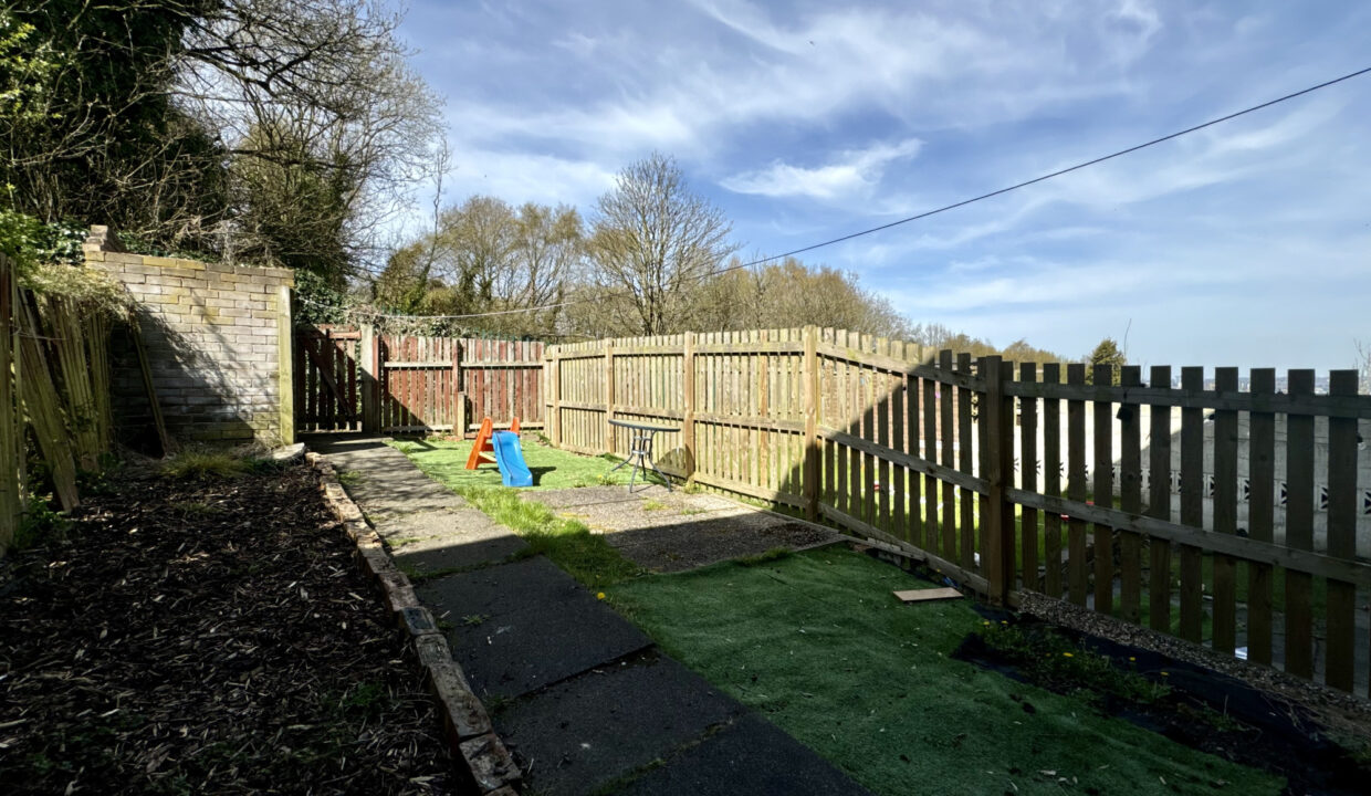 Manor-Farm-Gardens-Leeds-LS10-9