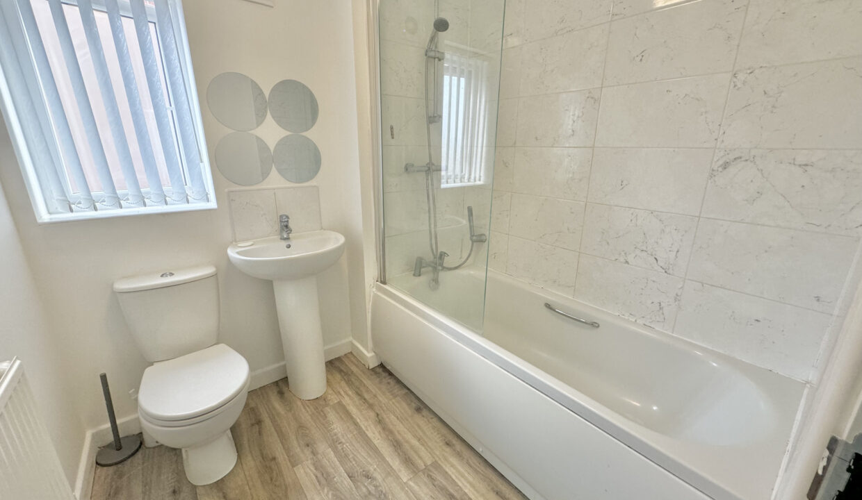 Wykebeck-Mount-Leeds-LS9-4